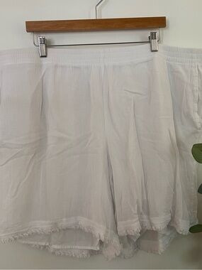 J. Jill White Lightweight Frayed Hem Shorts